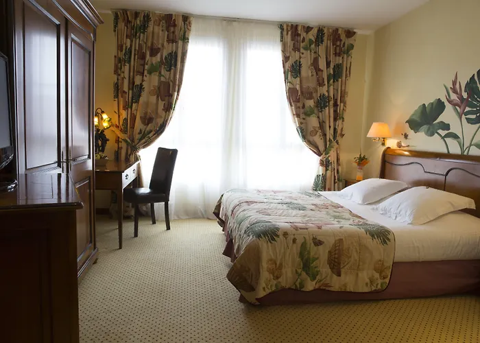 Hotel Du Domaine De La Grange De Condé-Northen